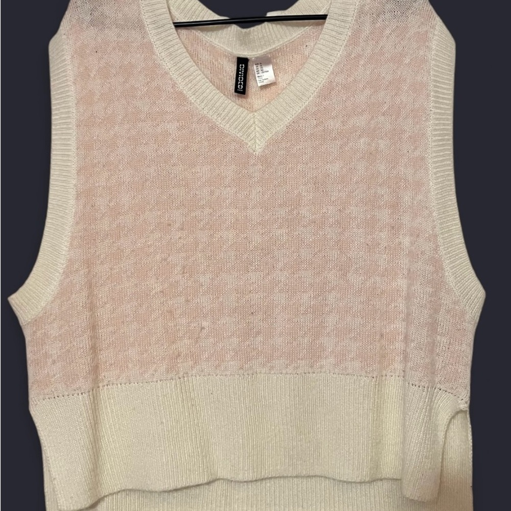 H&M Cream V-Neck Sleeveless Sweater